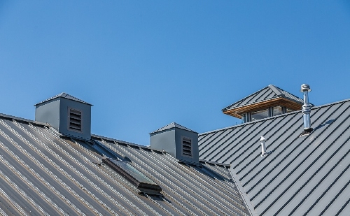 How Metal Roofing Outperforms Asphalt Shingles in Every Way